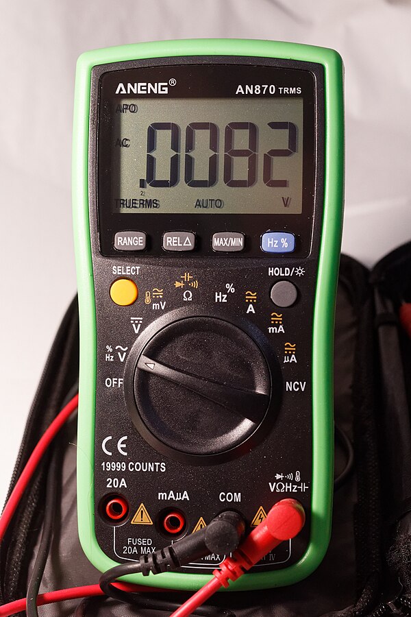 Digital multimeter for measuring thermistor resistance